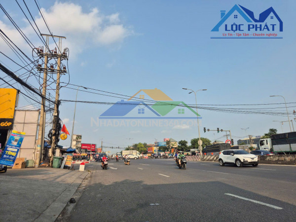 Bán đất TMDV gần vòng xoay C11 Phường Long Hưng 546,5m2 giá 29,5...