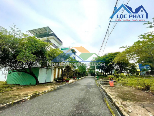 Bán lô biệt thự đẹp, phong thủy tốt ngay gần đại học Lạc...