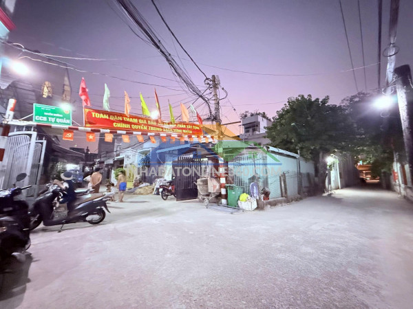 Nhỉnh 3 tỷ - có nhà cấp 4 - 72m2 - cho thuê 5tr - ngay đông hưng thuận - xe hơi quay đầu - khu xây dựng 4 tầng