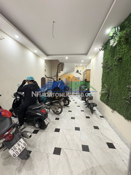 Cho thuê nhà ngõ oto triều khúc 35 m2 x 5 tầng,  3 ngủ, -giá 12 triệu