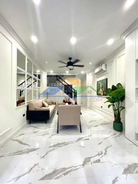 Gấp!8ty có thang máy+oto+chân ga metro tại ngọa long,cầu diễn,dt:40mx5t