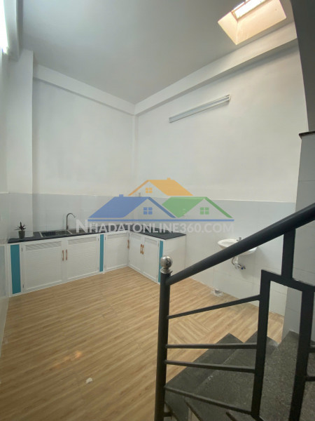 Nhà 3 tầng  biển nha trang đi bộ ra biển chỉ 600m giá rẻ