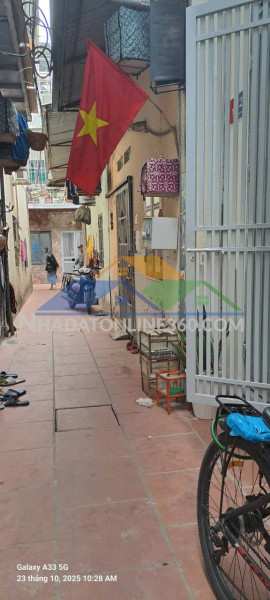 Cho thuê nhà ở hộ gia đình  ngõ 259 vĩnh hưng 33m ×3 tầng, 3...