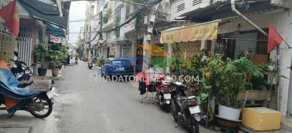 Nhà lạc long quân - 4 tầng - 3 tỷ hơn - 4 pn, 4wc - đầm sen 200m -...