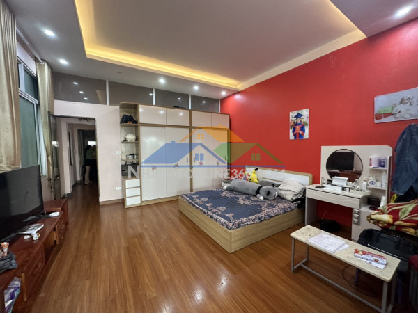 Bán đất tặng nhà ngọc thụy- phân lô tđc view công viên- vỉa hè-80m oto tranh 80m 22 tỷ(tl)