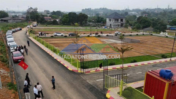 Chính chủ cần bán lô đất tại hòa lạc cách quốc lộ 21 300m diện tích 100m2 mặt tiền 6m giá siêu rẻ