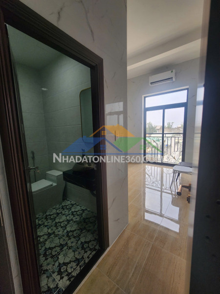 Cho thuê phòng rộng 35m² – ban công riêng – khu an ninh, yên tĩnh tại quận 12