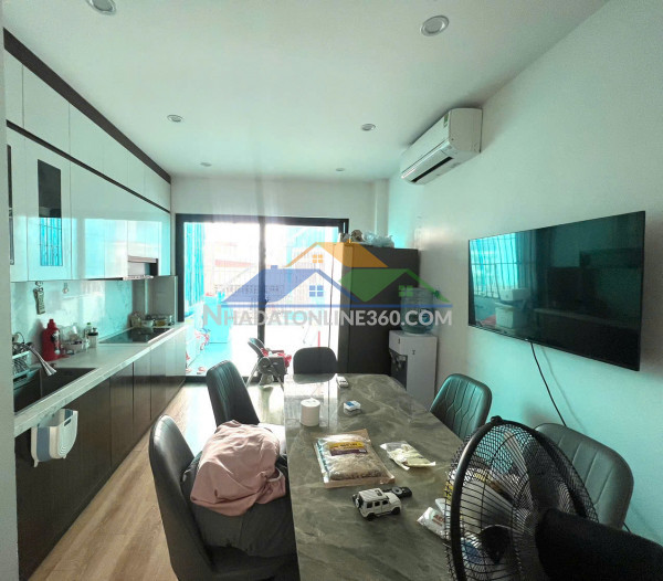 Cho thuê nhà ngõ phố đào tấn 38m2 - 6 tầng thang máy 30triệu.