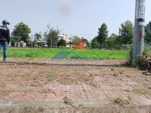 Chính chủ cần bán lô đất có vị trí đẹp tại xã nhơn nghĩa...