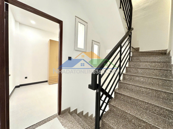 Rất ngon - chính chủ bán - 6.2 tỷ - xe hơi tới nhà - 3 tàng đúc thật - 4pn lớn - 3wc - 4 x 11 - tl mạnh - nguyễn thái sơn