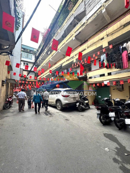 Tầng 5 tôn đức thắng - đống đa 
40m / 1pn / 1wc / 1 khách . sổ...