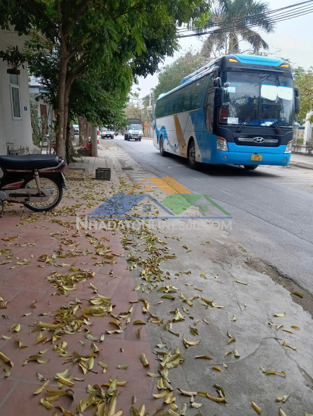 Bán nhà đường hoàng hoa thám - thụy khuê - tây hồ. diện tích : 36m2 * 5 tầng. mt : 3.5 m. thang máy, nhà đẹp về ở luôn.