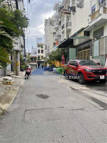 Bán nhà nát dt 6x17m mt nguyễn kiệm đối diện bệnh viện 175, chỉ 15 tỷ