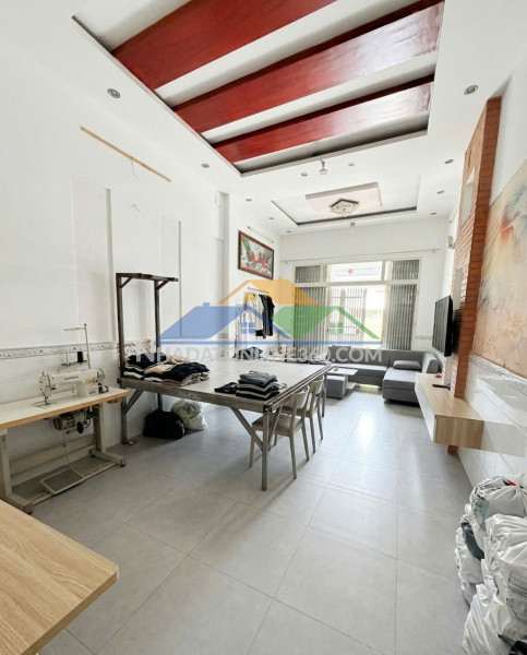 Bán nhà đường số 4, bhh, bình tân - 3 tầng - 72m2(4x18m) - giáp tân phú - chỉ 7 tỷ(tl)