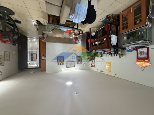 Bá.n tập thể phố 8/3 diện tích sử dụng 70m 2 ngủ