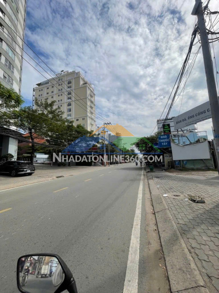 Quận 7, lô đất mặt tiền hoàng quốc việt, 10,8x60m, có lối đi sau, giá 115 tỷ, bán gấp