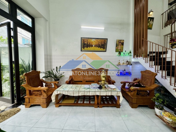 Kiệt ô tô tránh ông ích đường 95m2 giá 5.5 tỷ, nhà 2 tầng mới cách mặt tiền 2 nhà