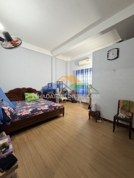 Mặt tiền hoàng hoa thám 111m2 giá 17.5 tỷ, 3 tầng kẹp kiệt sát lê duẩn