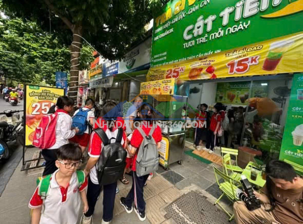 Sang nhượng  quán trà bí đao cát tiên - 181 xuân thuỷ vào tiếp quản là có doanh thu ngay, không cần sửa chữa hay setup lại.