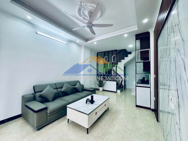 Bán nhà trung tâm thạch bàn, long biên 30m2 x5 tầng xây mới nhỉnh 6 t.ỷ