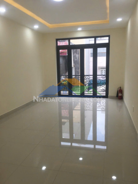 Cho thuê lầu 2 nhà mới đẹp đường c1, tân bình