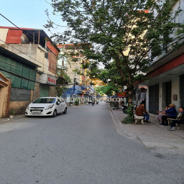 ???? bán nhanh 100m2 trâu quỳ gia lâm mt 6,1m 15m ra đường ô tô thông. lh 0989894845