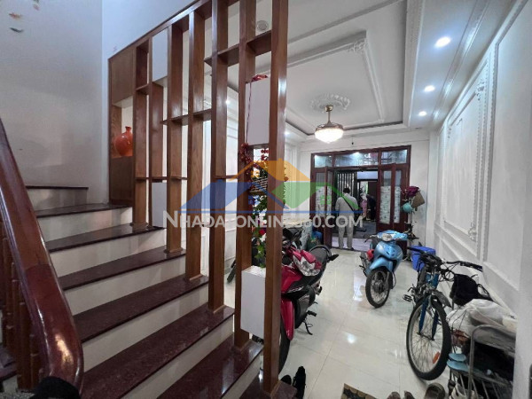 Bán nhà dệp bồ đề- dân xây- view hồ- ô tô- full ntsát phố 55m...