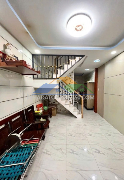 Nhà 3 tầng sát  đầm sen q11 - 4 phòng ngủ - nhà còn mới chỉ vào ở - 3.85 tỷ(tl)