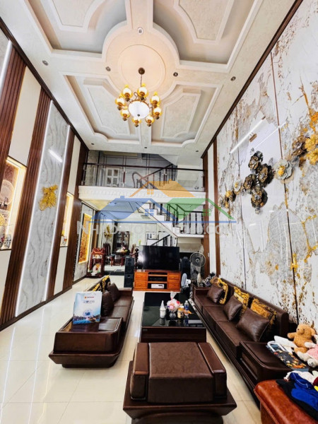 Bán nhà đẹp 100m² 3 tầng dĩ an,shr đường nhựa 2 ô tô,gần vincom dĩ an