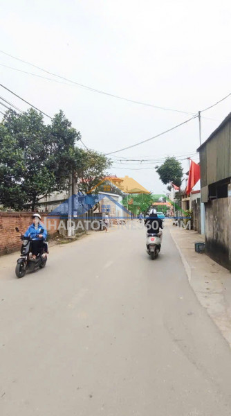 Chủ gửi bán mảnh đất vị trí vàng đường 10m, sẵn sổ đỏ tại gần ql21