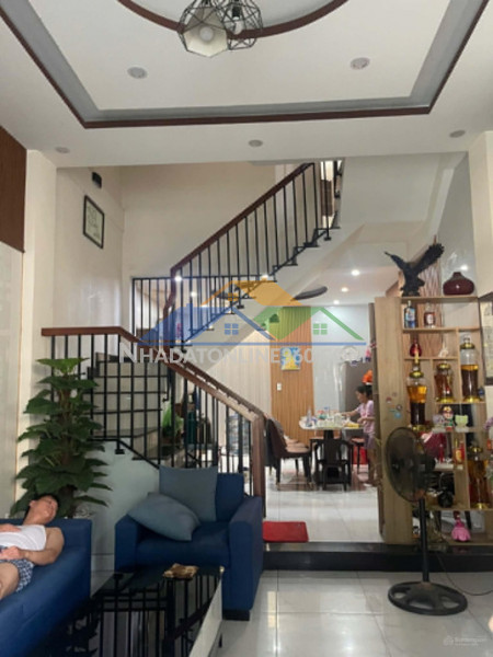 Căn duy nhất - nhà mặt tiền cmt8 gần trường chinh - 3 tầng mới...