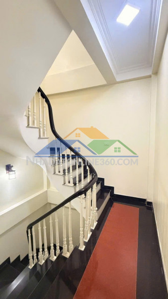 Bán nhà mỹ đình 35m x 5 tầng ô tô đỗ cửa kinh doanh 8.9 tỷ. 
sđt ; 0.9.4.4.4.9.3.2.9.1 em hà