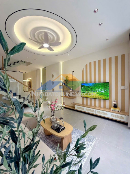 Còn thơm mùi sơn - sẵn hết mọi thứ dọn vào là ở - phạm văn...