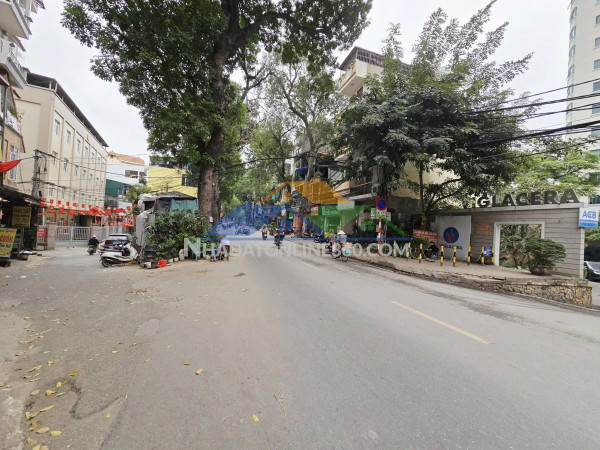 ????xem ngay nhà mặt ngõ ôtô 5tầng ~ 7 tỷ lạc long quân p. tây hồ