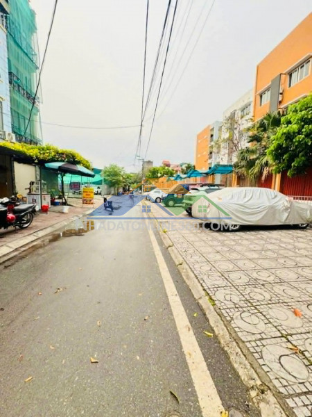 Bán nhà long biên, 68m, mặt tiền 5m, vỉa hè, ôtô tránh, đối diện trường học