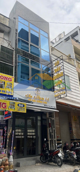 Tâm huyết mở tiệm nhưng đành sang tiệm gội đầu dưỡng...