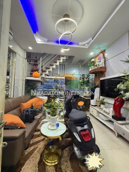 Ngay trường tiểu học bình long, bình tân - 3 tầng - (4x8m) - vuông vức - chỉ 3.7 tỷ(tl)