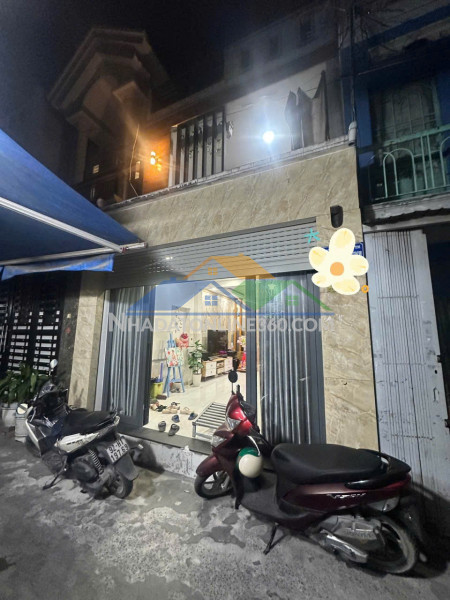 Bán  nhà hxh ngay chợ hiệp thành, quận 12, 4 x 10m, đủ công năng - giá 3.55 tỷ