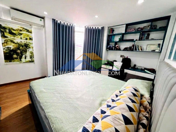 Nguyễn khang 32m x5 tầng giá 8,2 tỷ - lô góc,ngõ ba gác tránh,40m ra phố