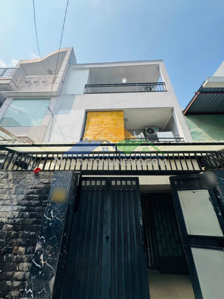 Nguyễn cửu vân - đối diện đh kinh tế - qua cầu tới q.1 - xe tải thông - sổ vuông a4 - chỉ 8x tỷ