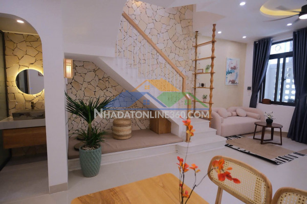 Bán nhà trần cao vân 297m2 ngang 8m 2 tầng cho thuê 360tr năm giá 19 tỷ