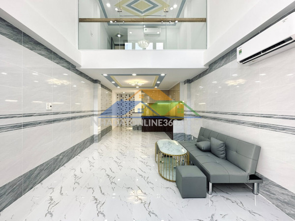 Nhà dân xây,cầu diễn,ngọa long,t,máy,oto đỗ cổng,dt:40mx6t,8ty