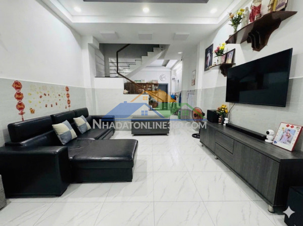 ✈️5’’ tới sân bay tsn  ngay vincom quang trung  51m2 (4.2 x 12) vuông a4  3 tầng đúc - 2pn, 3wc - sân thượng trước sau  hẻm 3g trãi nhựa  chỉ 5.x tỏi