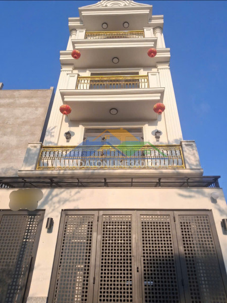 Phước kiển gần sadeco- xe tải vivu- 4tầng- 80m2- có chỗ lắp thang máy- điện năng lượng mặt trời- 80m2- chỉ 8ty2