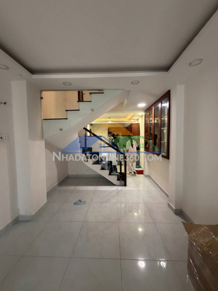 ????ngã tư hàng xanh - sát mt bạch đằng - giáp q.1 - 42m2. nở hậu tài lộc - 3 tầng - 5.x tỷ