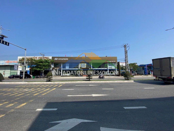 Bán mặt tiền cách mạng tháng 8, ngang 30m, 1427m2, gần sân bay, giá 178 tỷ