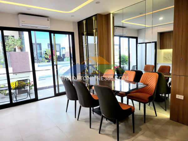 Bán nhà phúc lợi 44m /6 tầng , giá chỉ 9xxx oto ngủ trong nhà