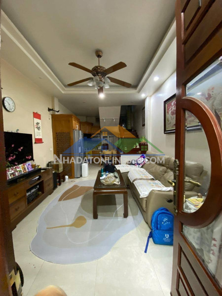 Bán nhà phố cổ phùng hưng xách vali vào ở luôn 45m2, 6 tầng, mặt tiền 4m, giá 19.9 tỉ, ngõ rộng