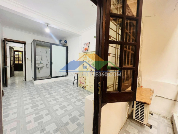 Cho thuê lê thanh nghị, ô tô đỗ, 2 mặt ngõ, kinh doanh 43m 4t, 18tr...