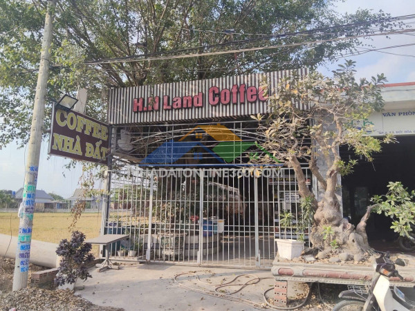 Hot hot hot ! chính chủ cần bán căn nhà liền quán cà phê sân...